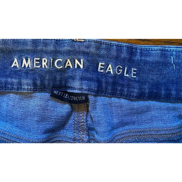 American Eagle Distressed Denim Jeans Shorts Next Level Stretch Women’s Sz 2 - Picture 3 of 6
